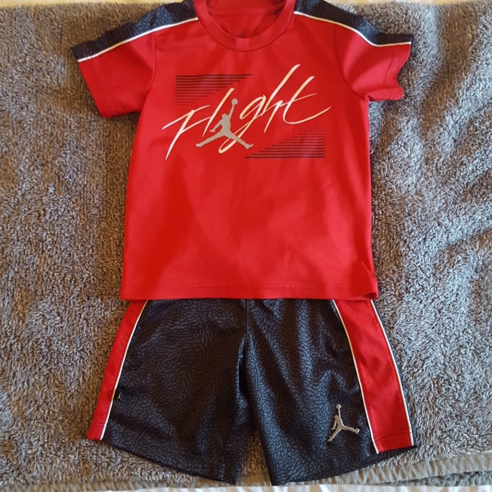 Boys Jordan outfit (short sleeve shirt and shorts)